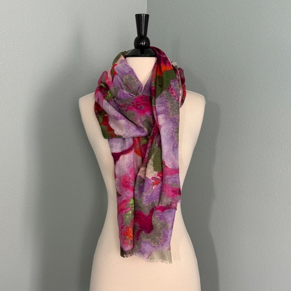 Bindya Silk & Cashmere Floral Scarf - Picture 3 of 9